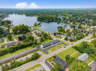 2475 S Commerce Rd #10, Walled Lake, MI 48390