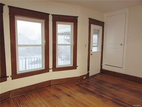 3rd image of 324 N Park Ave