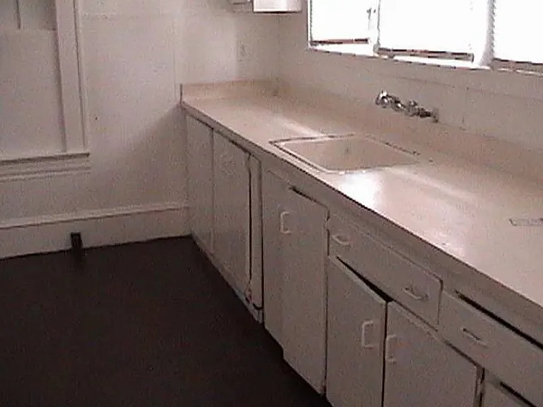 2938 Thomas St — Photo 3
