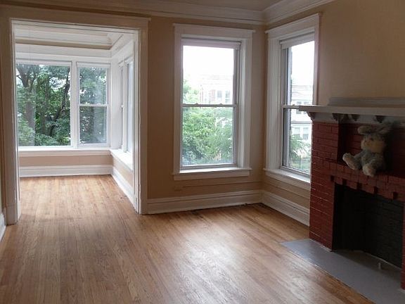 5th image of 4827 N Sawyer Ave #1