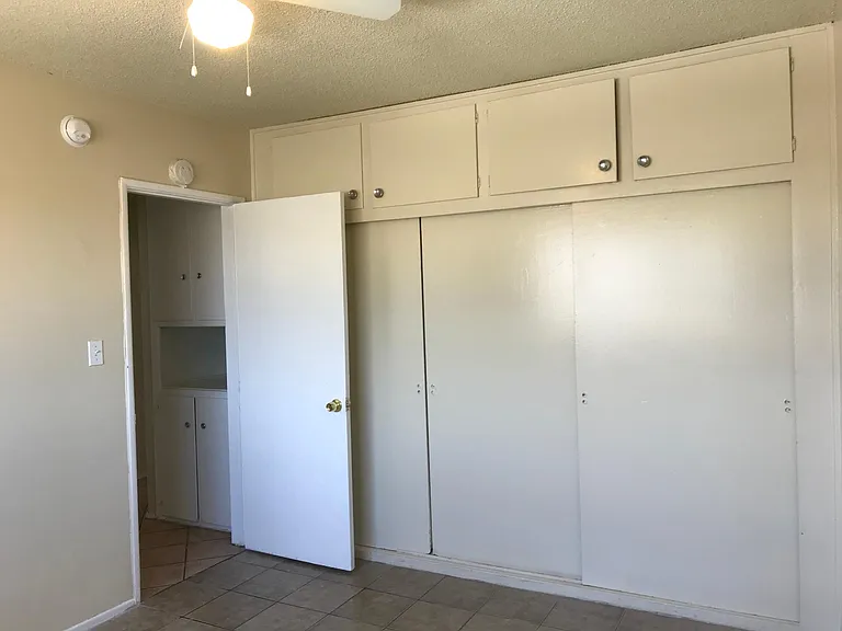 11118 S Osage Ave #10 — Photo 5