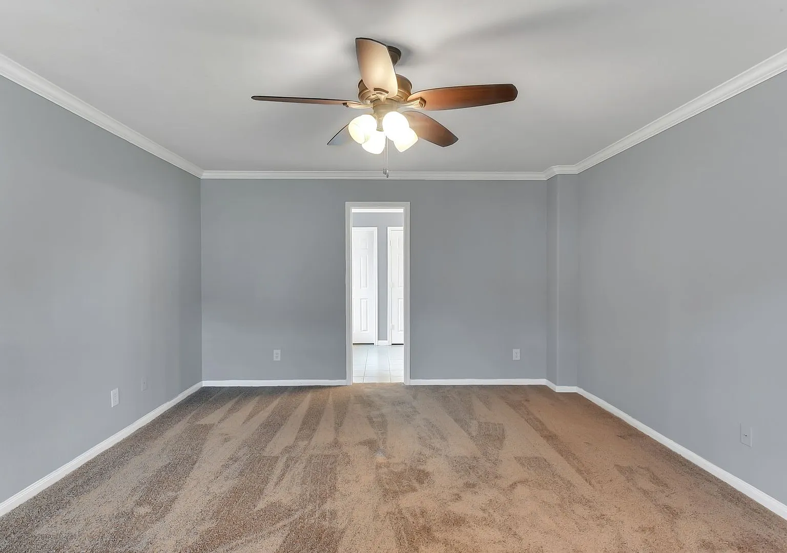 Large fenced corner lot! — Photo 3