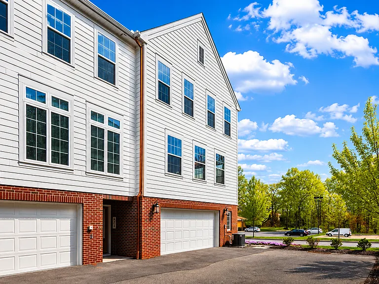 800 Gillian Ln #800 — Photo 32