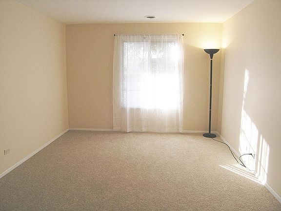 3rd image of 230 E Ct Of Shorewood APT 4