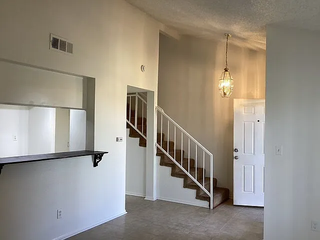 2 bed, 2.0 bath, 1000 sqft, $2,300 — Photo 4