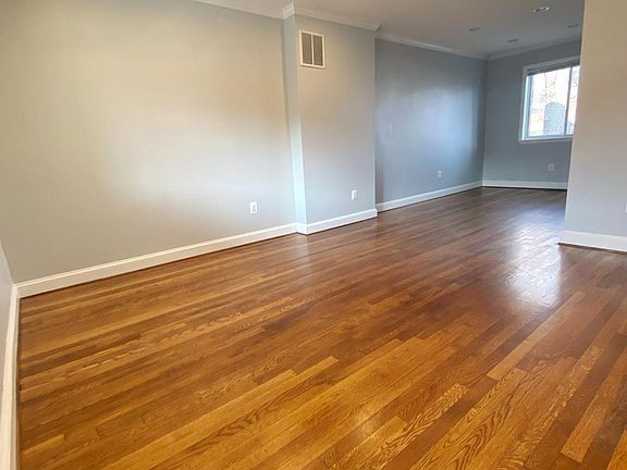 3rd image of 228 Evans La