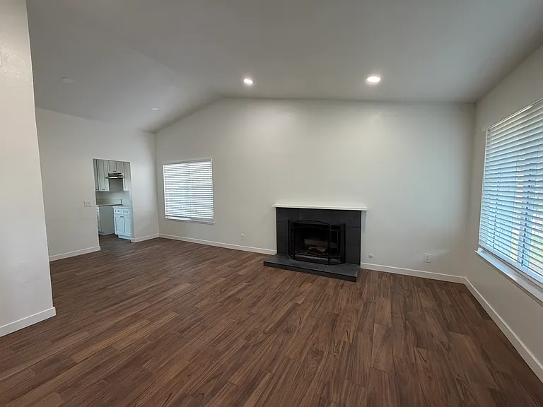 1312 E Cottonwood St — Photo 4
