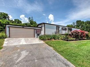 128 Springs Ln, La Follette, TN 37766