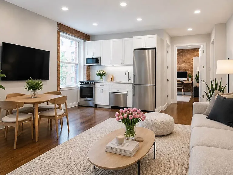 145 W 10th St #6 — Photo 1