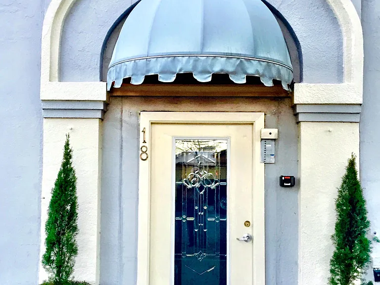 18 Washington Ave — Photo 2
