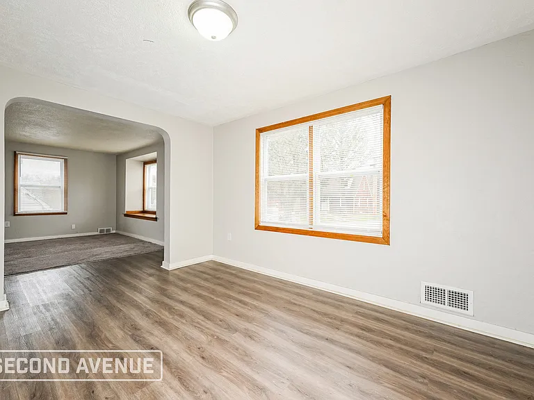 154 Collins Dr — Photo 6