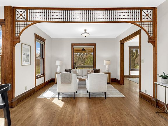 2nd image of 2219 Knapp St