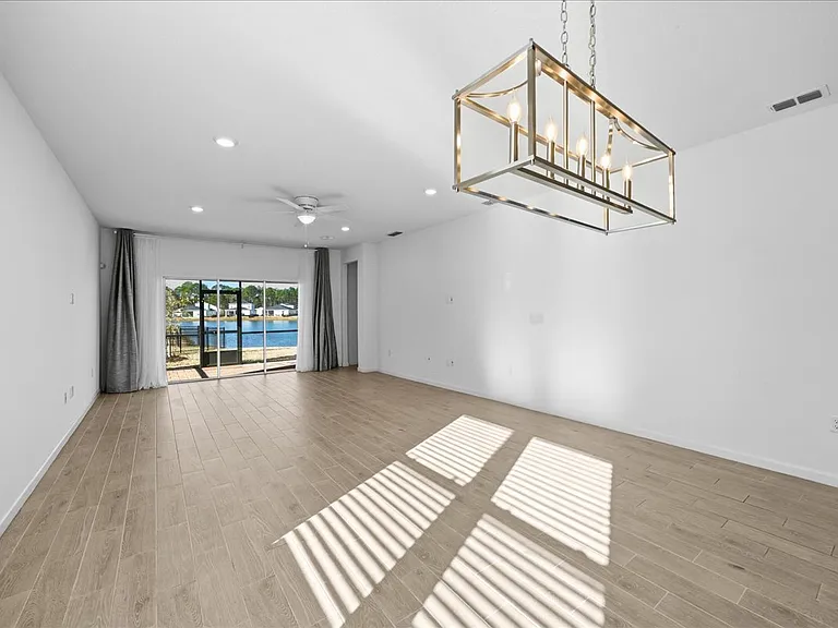 100 Lake Sinclair St — Photo 20