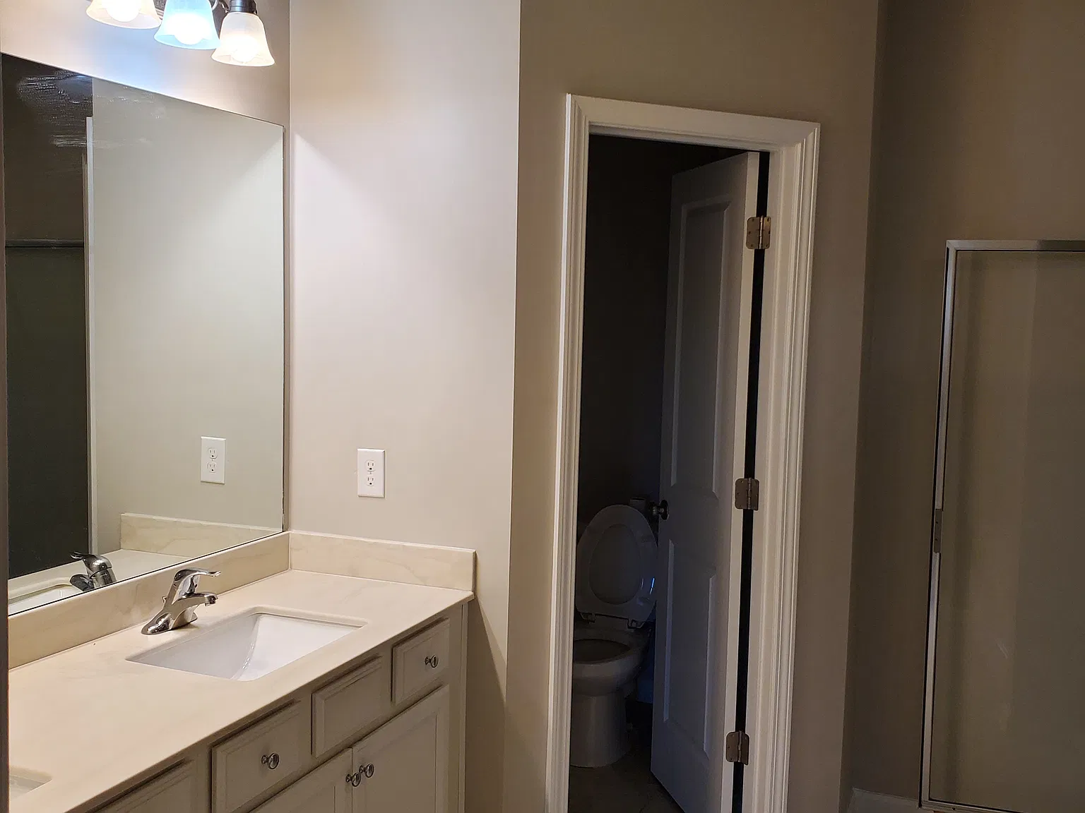 4 bed, 2062 sqft, $2,600 — Photo 4
