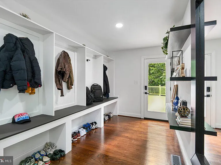 743 Seneca Dr — Photo 10