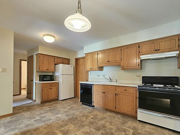 2nd image of 10634 Lynn Dr #9