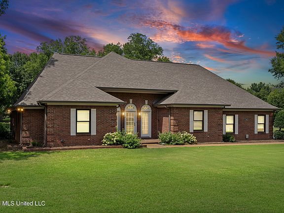 2nd image of 3710 Hillsdale Dr