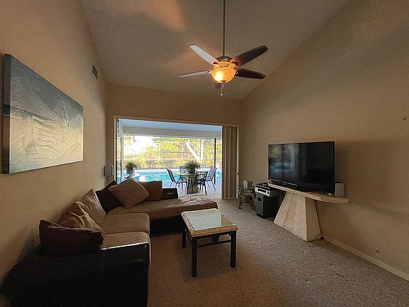 4th image of 1112 Laguna Ln