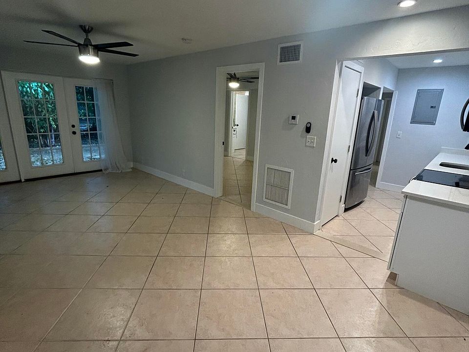 1st image of 820 N Victoria Park Rd APT 5
