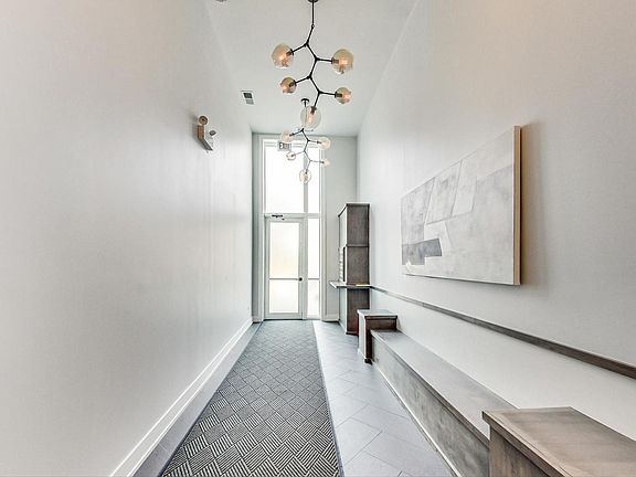 3rd image of 1625 N Burling St Unit 201