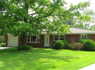 900 Robert Dr, Godfrey, IL 62035