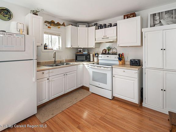 5th image of 1677 New York 145