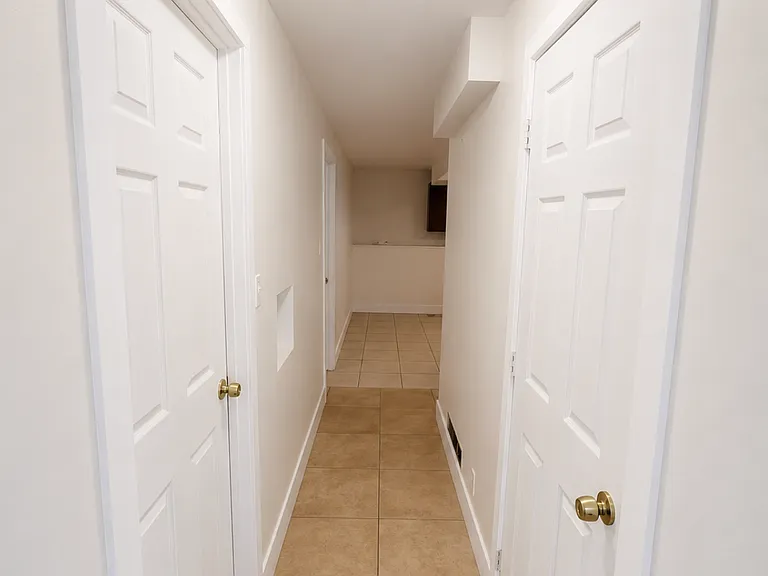 5242 S Hamlet Cir #B — Photo 4
