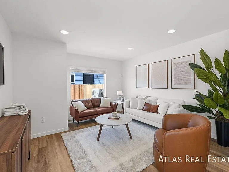 Akron Townhomes — Photo 5