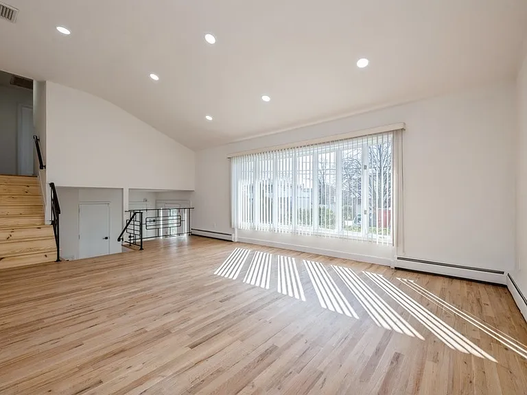 482 Harbor Dr — Photo 6
