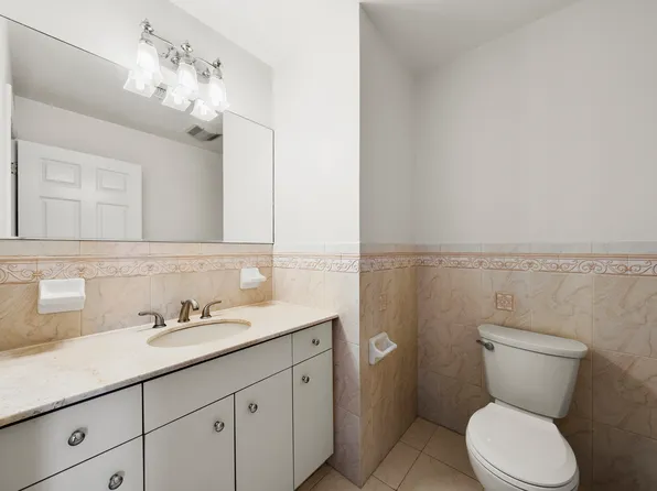 229 Franklin Avenue image 11 of 27