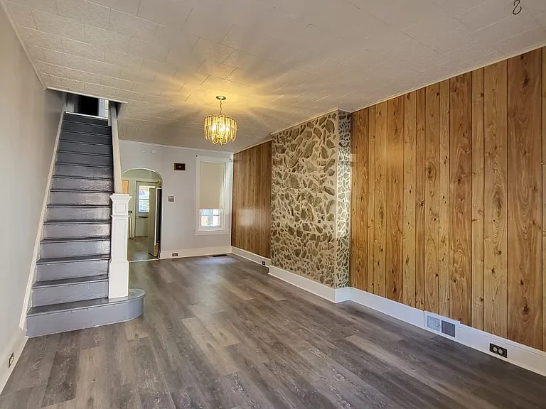 726 Locust St — Photo 2