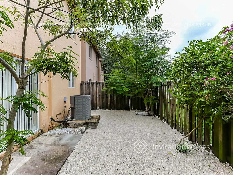16261 SW 58th Ter — Photo 16