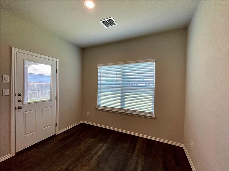 231 Valmet Dr — Photo 9