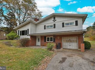5854 Old Carriage Rd, Bath, PA 18014
