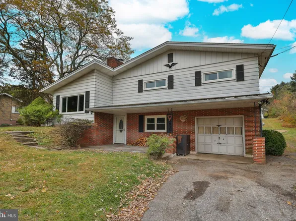 5854 Old Carriage Rd, Bath, PA 18014