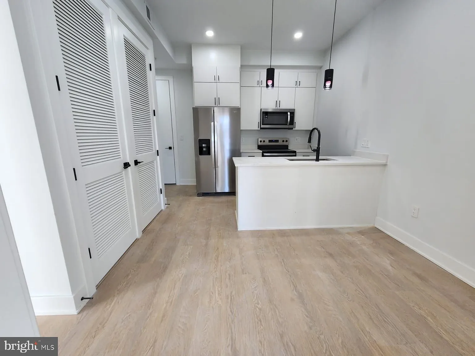 2 bed, 1.0 bath, 528 sqft, $2,950 — Photo 4