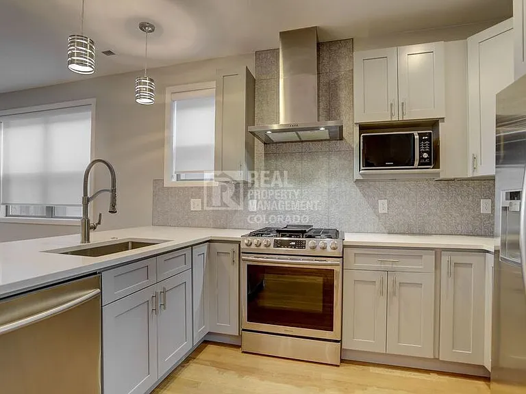 1227 N Perry St — Photo 9