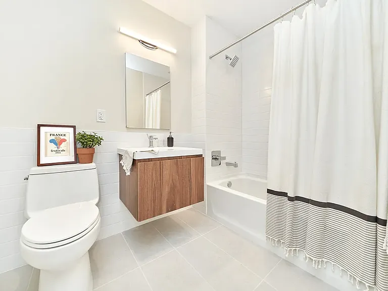 168 W 136th St #1B — Photo 9