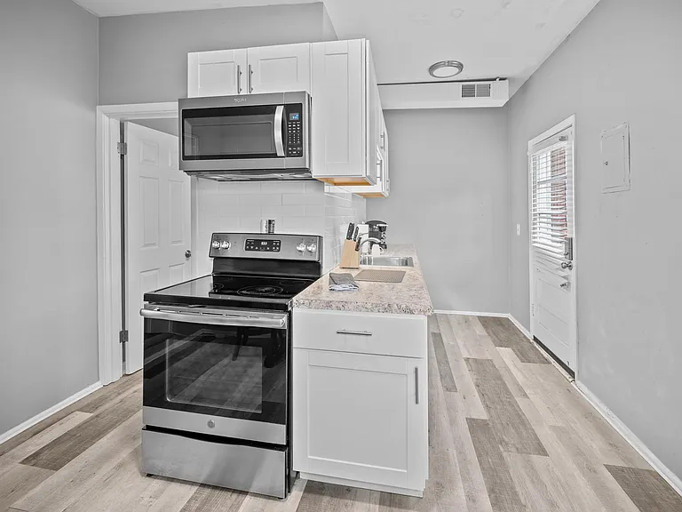 610 Clark St #1 — Photo 2