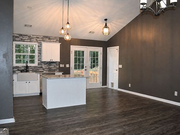 5th image of 251 Pelican Cir