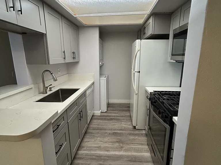 424 Oak St #227 — Photo 6