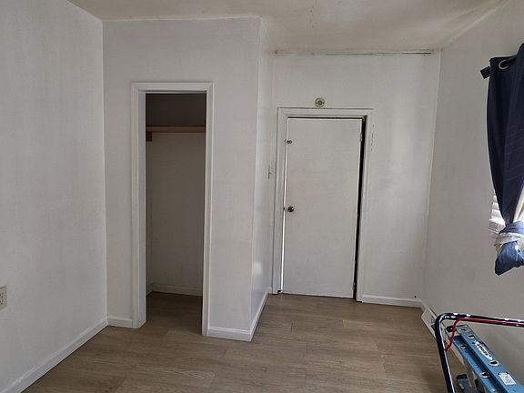 4th image of 524 E 10th St