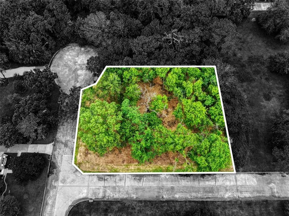 501 Colonial Dr, Friendswood, TX 77546