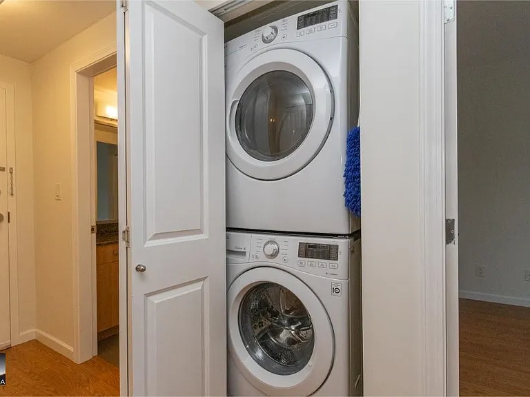 9232 University Cres #707 — Photo 15