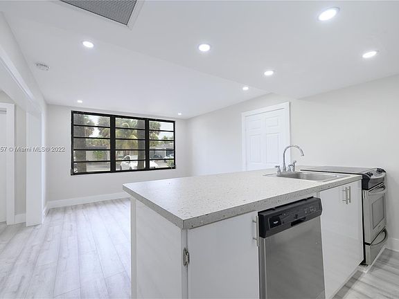 4th image of 6522 Miami Lakes Dr E