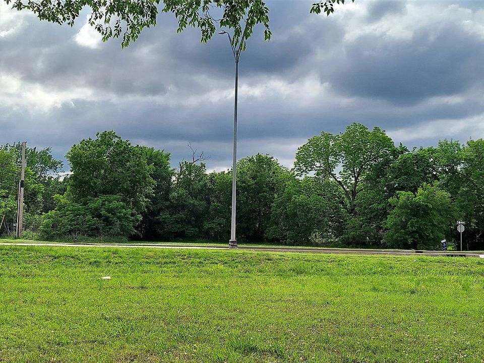 2nd image of 750 N Wood Dr