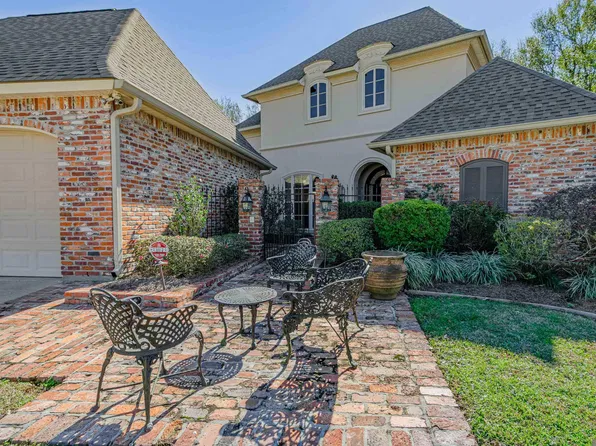 8120 Rosewood Dr, Denham Springs, LA 70726