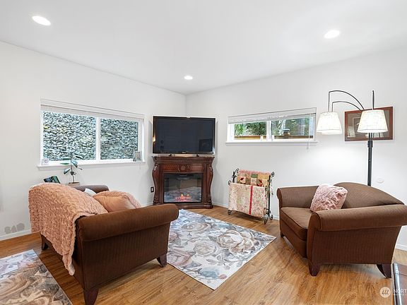 5th image of 6028 Darby Court SE