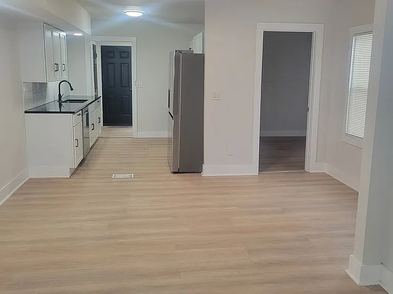 1711 Coleman Ave — Photo 2