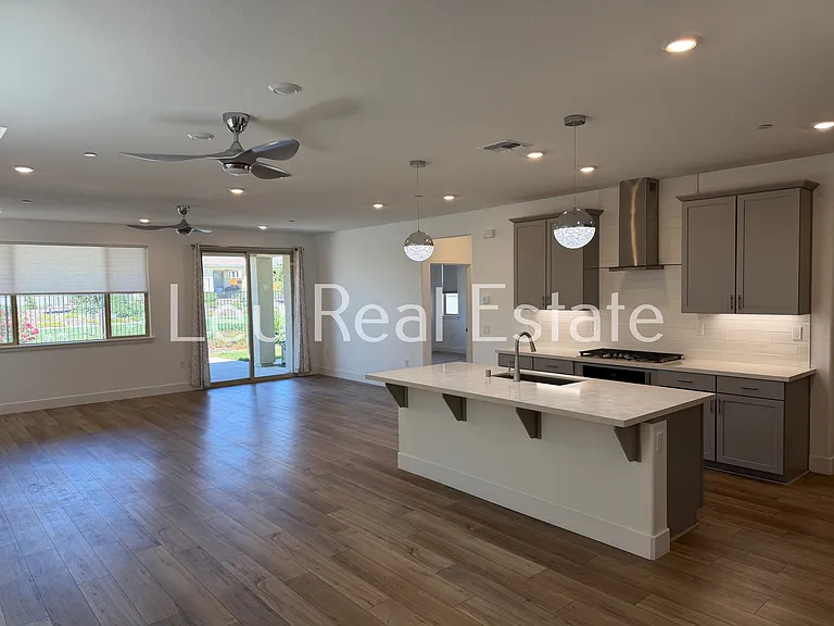 8961 Cerro Vista Dr — Photo 7